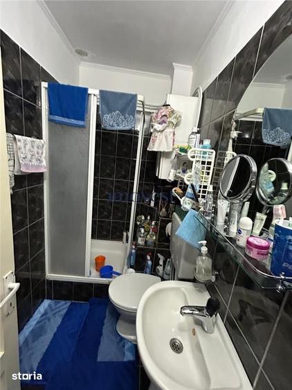 Casă cu 5 camere cu Teren 250 Mp în Aurel Vlaicu