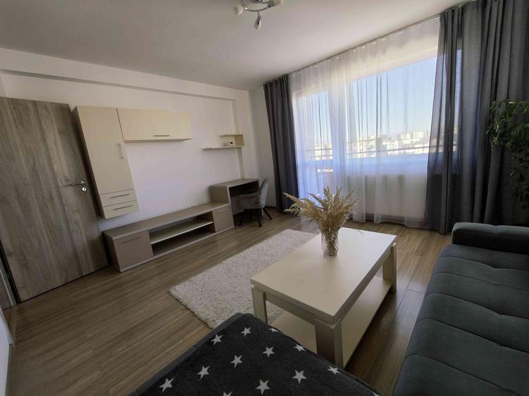 Apartament cu 2 camere decomandat în Tractorul