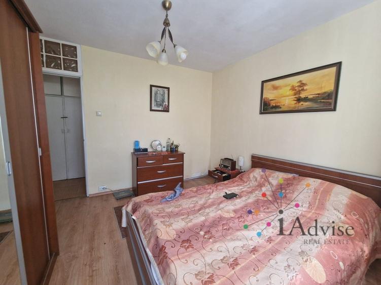 Apartament cu 3 camere decomandat în Tractorul