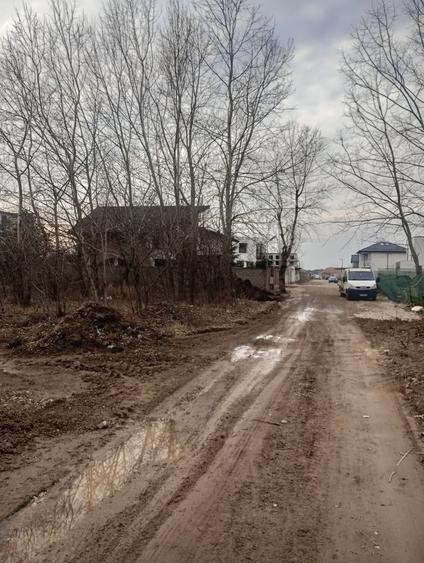 Teren agricol intravilan de 1300 mp, în Est