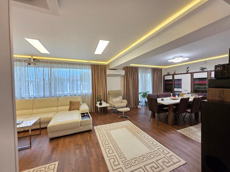 Casă individuală cu 10 camere cu Teren 620 Mp în Mogoșoaia