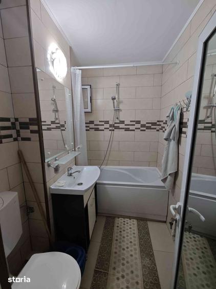 Apartament cu 3 camere semidecomandat în Micro 17