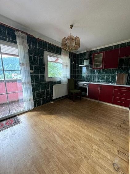 Casă cu 13 camere cu Teren 2500 Mp în Sucevița