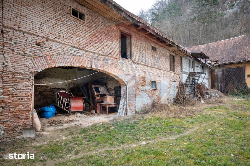 Casă cu 8 camere cu Teren 619 Mp în Central