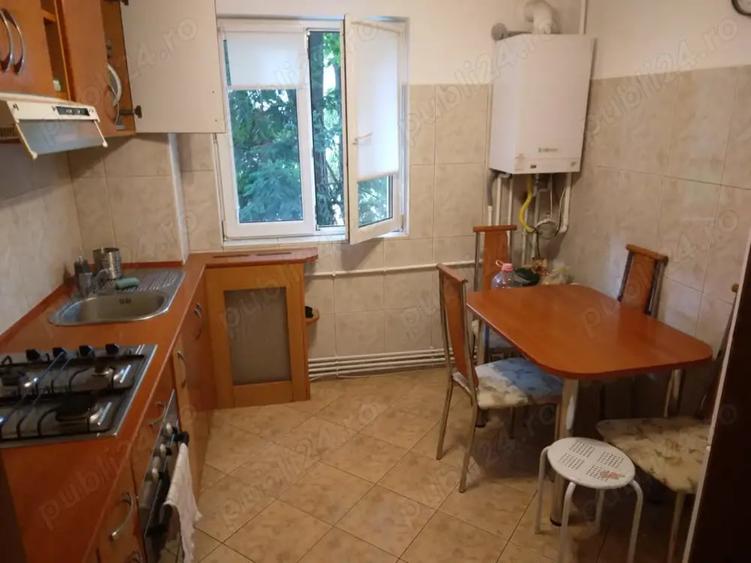 Apartament cu 3 camere decomandat în Torontalului