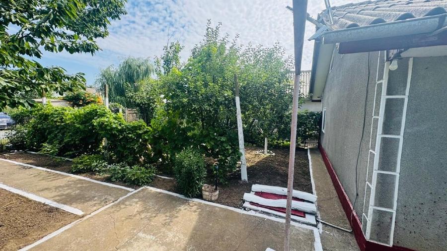 Casă individuală cu 3 camere cu Teren 500 Mp în Fetești-Gară