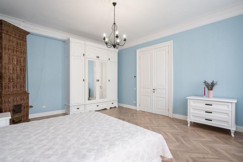 Apartament cu 5 camere decomandat, mobilat în Regina Elisabeta