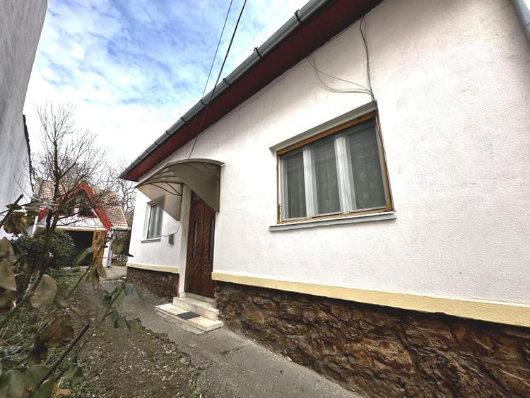 Casă individuală cu 4 camere cu Canalizare în Central