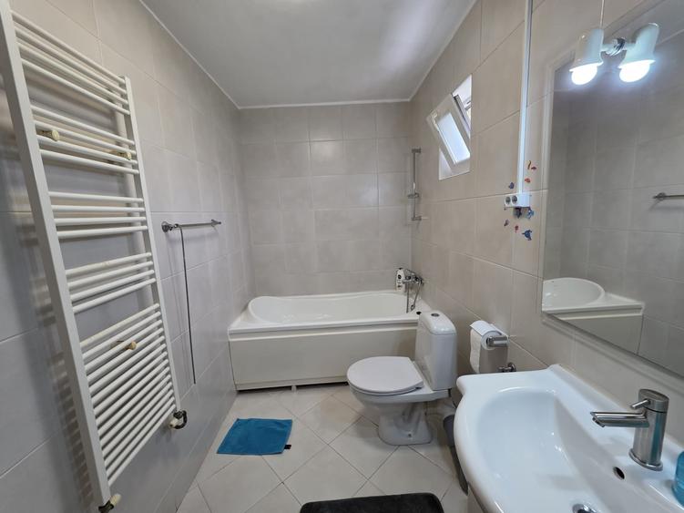 Duplex cu 4 camere cu Canalizare în Florești