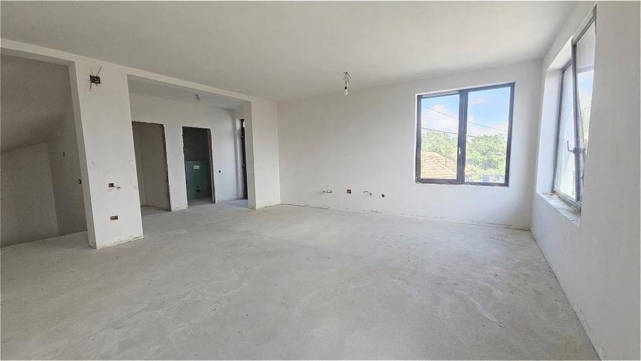 Duplex cu 4 camere cu Canalizare în Dâmbul Rotund