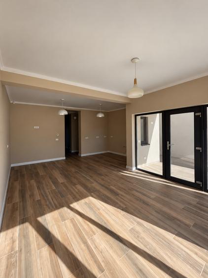 Duplex cu 5 camere cu Canalizare în Covaci