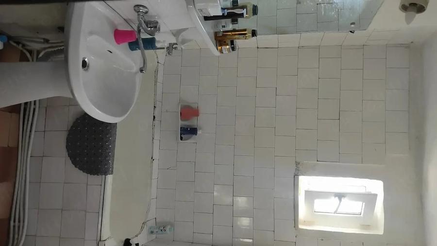 Apartament cu 3 camere semidecomandat în Dărmănești