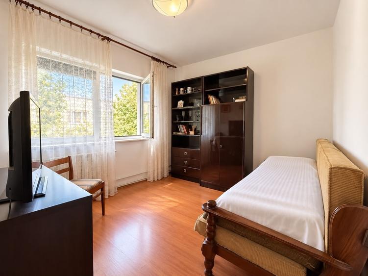 Apartament cu 4 camere decomandat, mobilat în Inel II