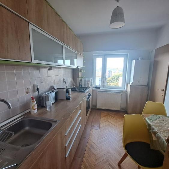 Apartament cu 3 camere decomandat, mobilat în Central