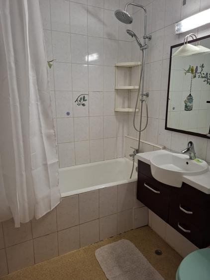 Apartament cu 3 camere decomandat în Virtuții