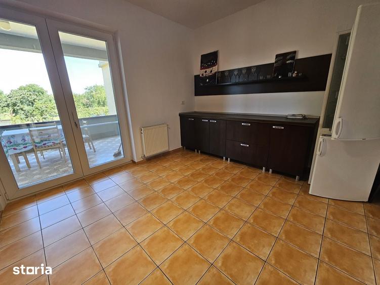 Casă cu 5 camere decomandat cu Teren 800 Mp în Ghiroda