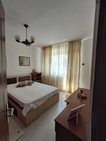 Apartament cu 3 camere semidecomandat în Ultracentral