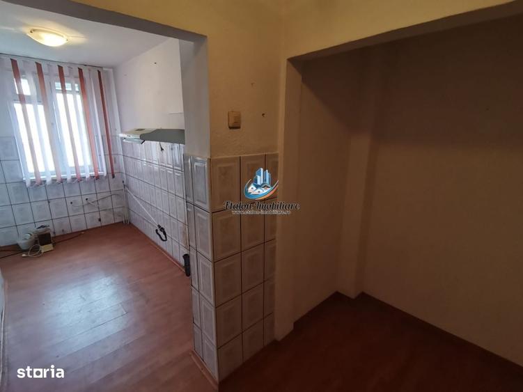 Apartament cu 3 camere semidecomandat în Dărmănești