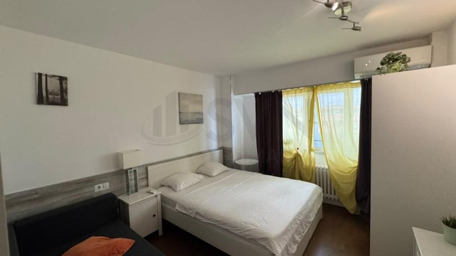 Apartament cu 3 camere semidecomandat în Ștefan cel Mare