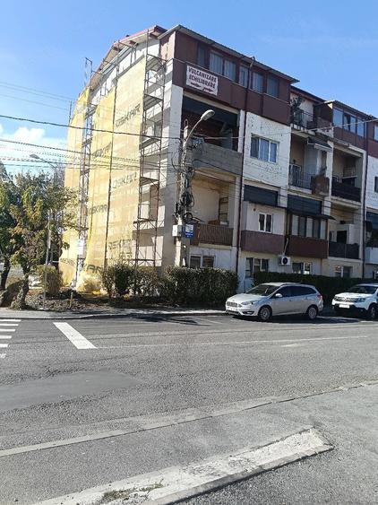 Garsonieră decomandată în Iris