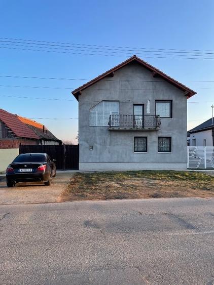 Casă individuală cu 5 camere cu Canalizare în Vânători