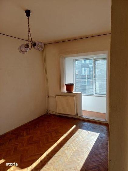 Apartament cu 3 camere în Decebal