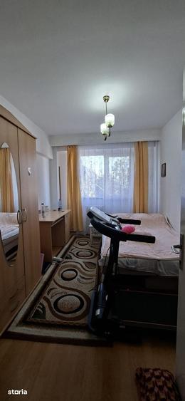 Apartament cu 3 camere semidecomandat în Nord