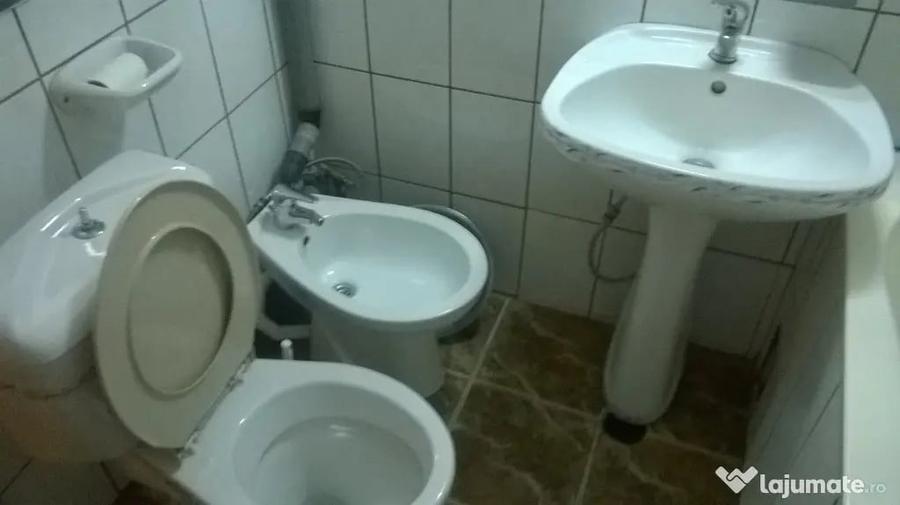 Apartament cu 4 camere decomandat în Central