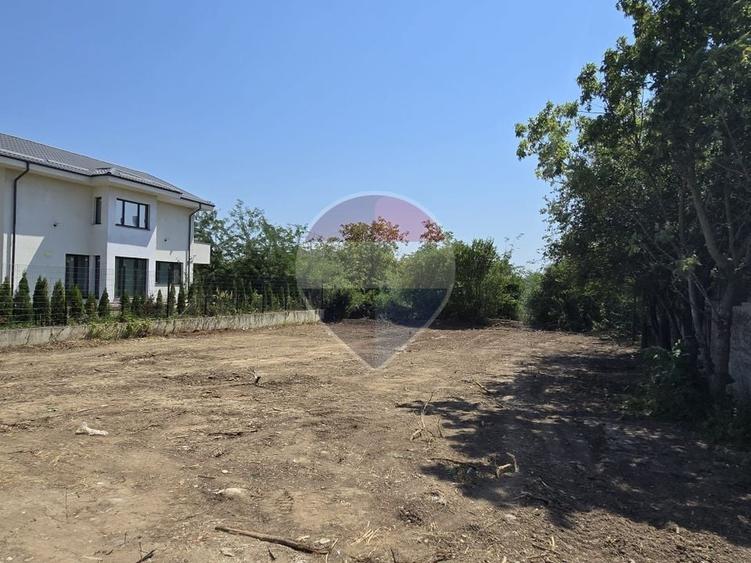 Teren Construcții intravilan de 498 mp, în Sisești