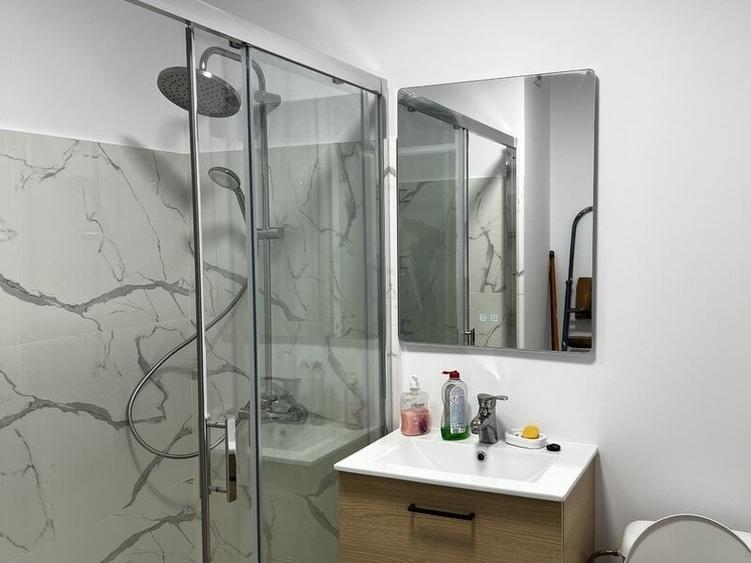 Apartament cu 2 camere decomandat, mobilat în Arcul de Triumf