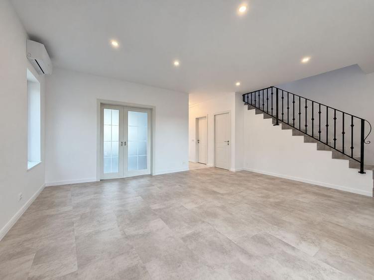 Duplex cu 4 camere cu Canalizare în Moșnița Nouă