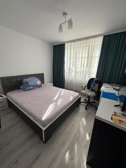 Apartament cu 3 camere semidecomandat, mobilat în Brazda lui Novac