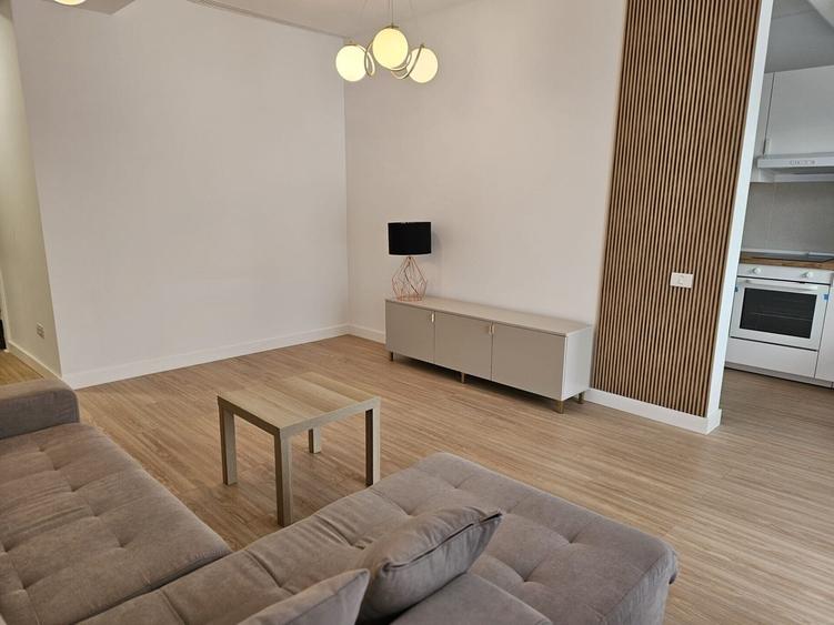 Apartament cu 3 camere decomandat, mobilat în Dămăroaia