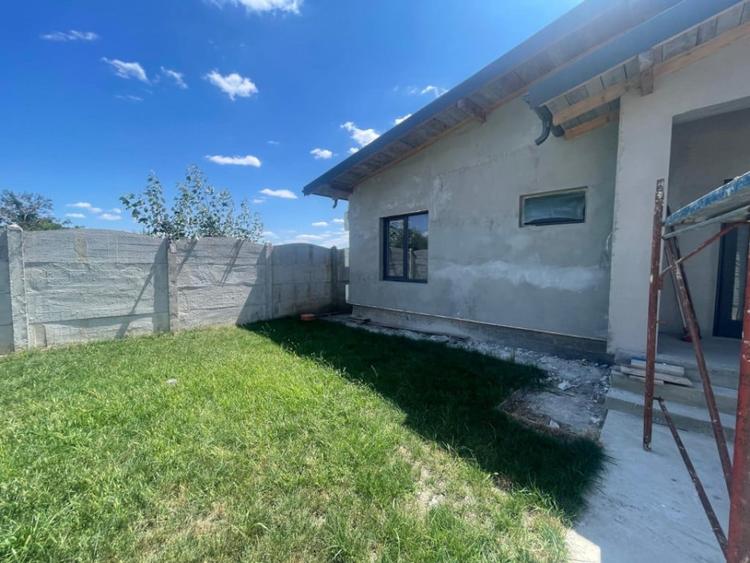 Casă cu 4 camere cu Teren 800 Mp în Central