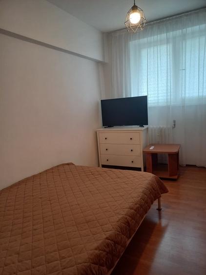 Apartament cu 3 camere decomandat în Valea Oltului