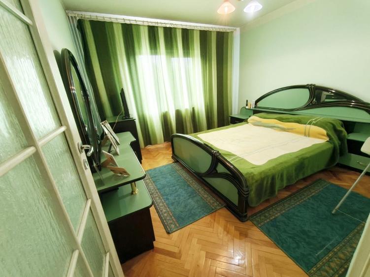 Apartament cu 3 camere decomandat în Decebal