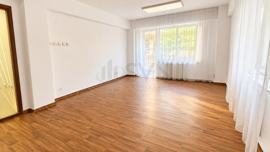 Apartament cu 4 camere decomandat, mobilat în Primăverii