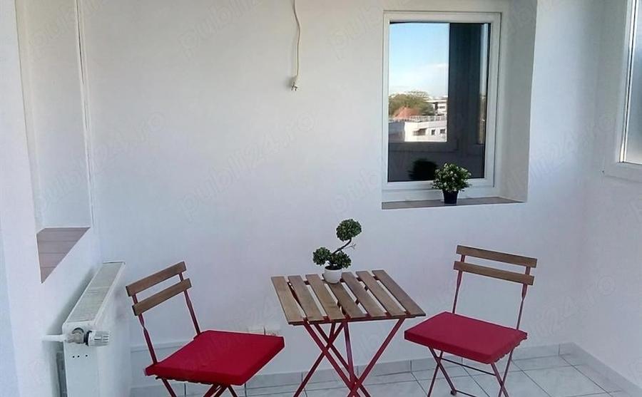 Apartament cu 4 camere semidecomandat în 1 Mai