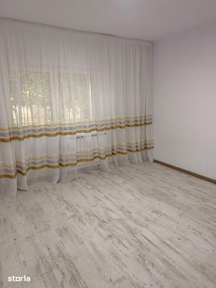 Apartament cu 4 camere decomandat în Vitan