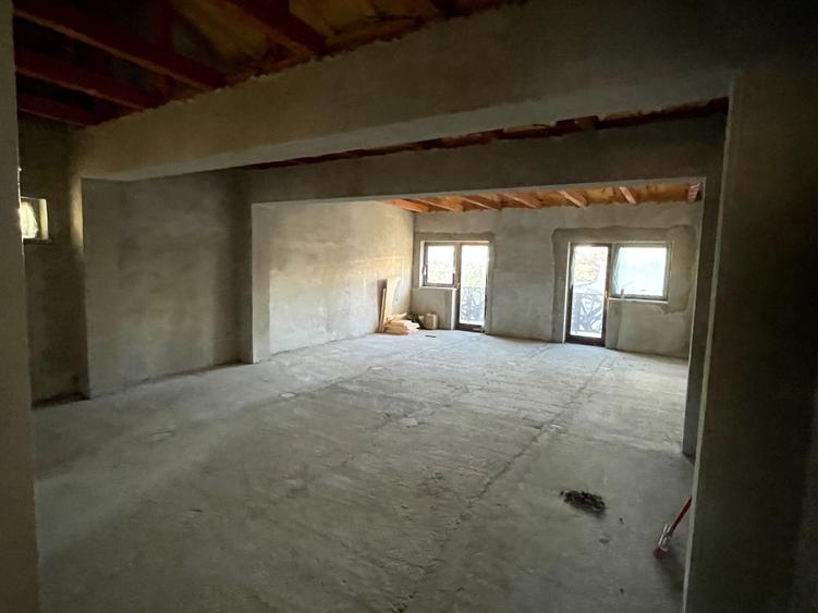 Casă cu 4 camere în Nicolae Bălcescu