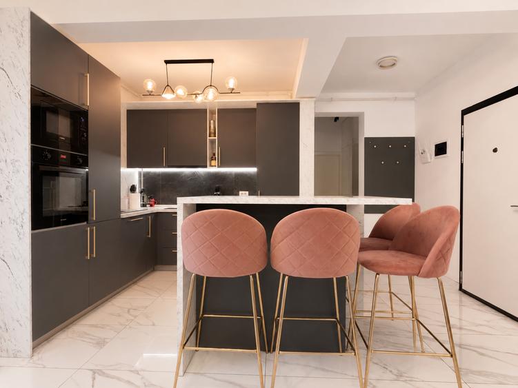 Apartament cu 3 camere decomandat în Girocului