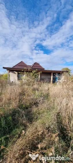 Casă cu 2 camere cu Teren 3267 Mp în Tău