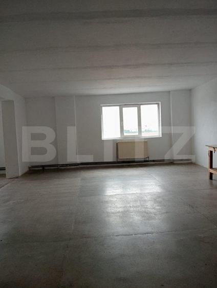 Spațiu comercial, de 1,000 mp, în Exterior Nord