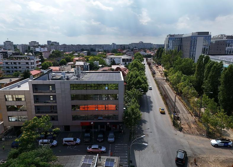 Birou, de 2,300 mp, în Domenii