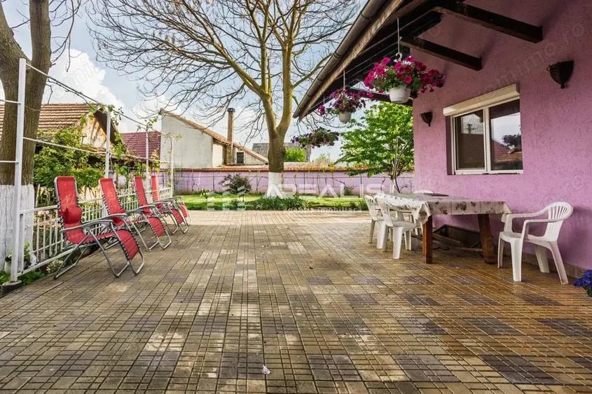 Casă cu 5 camere cu Teren 1370 Mp în Bodrogu Nou