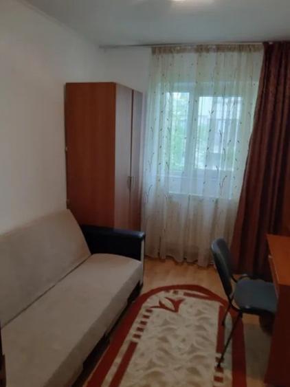Apartament cu 3 camere semidecomandat în Dacia