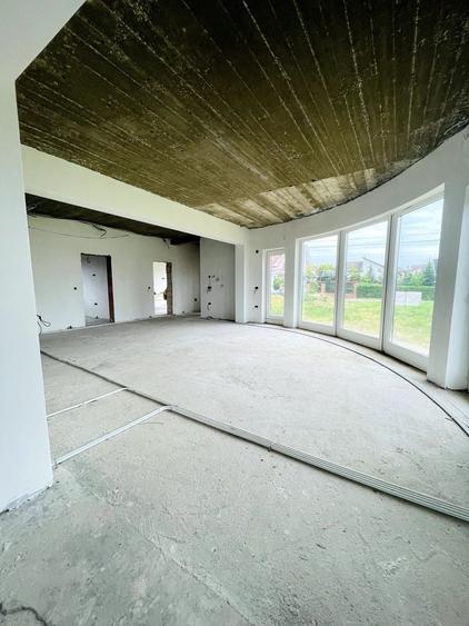 Casă individuală cu 7 camere cu Canalizare în Sânmartin