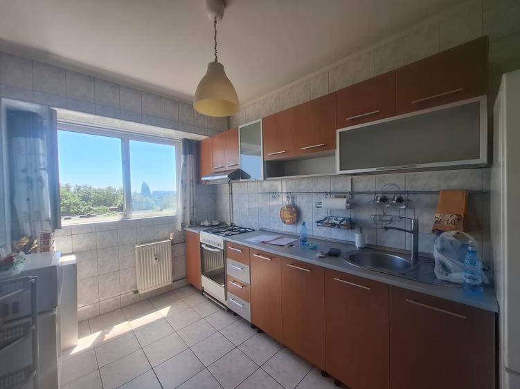Apartament cu 3 camere semidecomandat în Rahova — fotografia 3