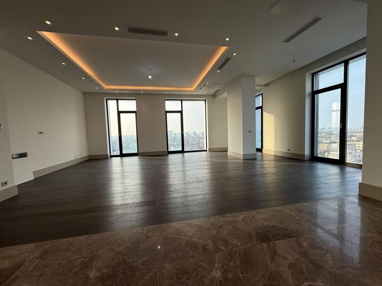 Apartament cu 5 camere decomandat în Barbu Văcărescu