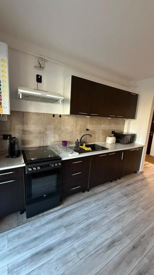 Apartament cu 2 camere semidecomandat, mobilat în Florești